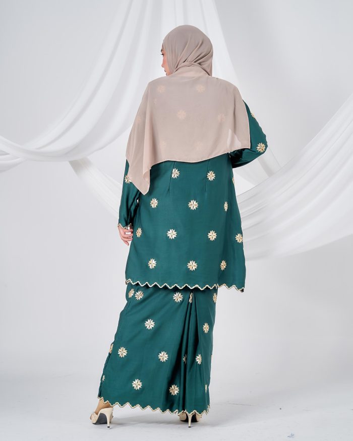 Baju Kurung Sulam Songket Tun Teja - Teratai Emerald green - Image 4