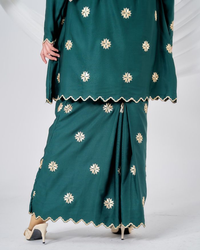 Baju Kurung Sulam Songket Tun Teja - Teratai Emerald green - Image 6