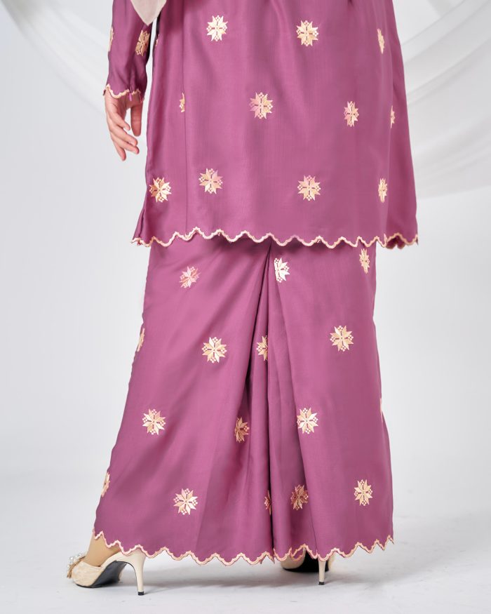 Baju Kurung Sulam Songket Tun Teja - Teratai Soft Magenta - Image 7