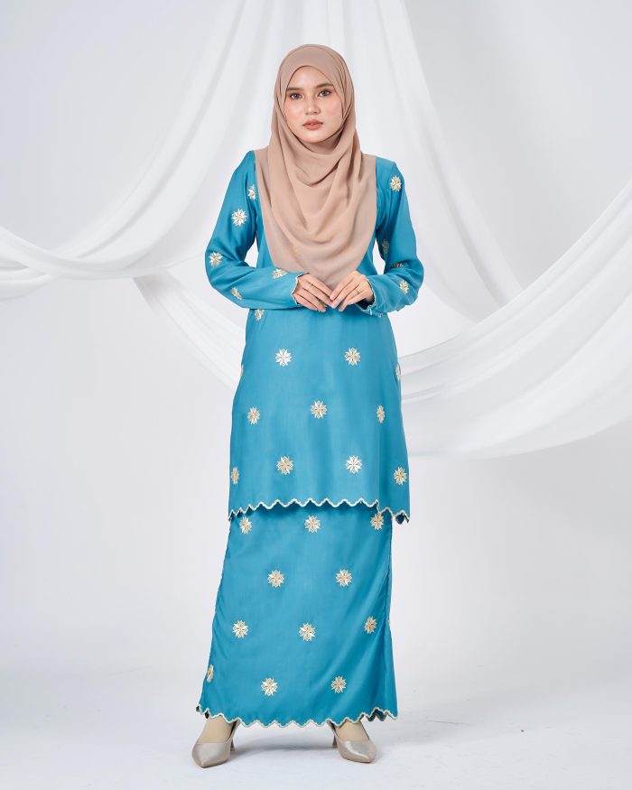 Baju Kurung Sulam Songket Tun Teja - Teratai Turquoise Aqua - Image 3