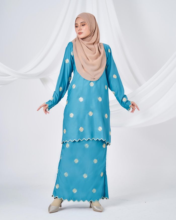 Baju Kurung Sulam Songket Tun Teja - Teratai Turquoise Aqua - Image 2