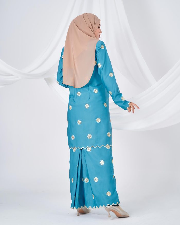 Baju Kurung Sulam Songket Tun Teja - Teratai Turquoise Aqua - Image 4