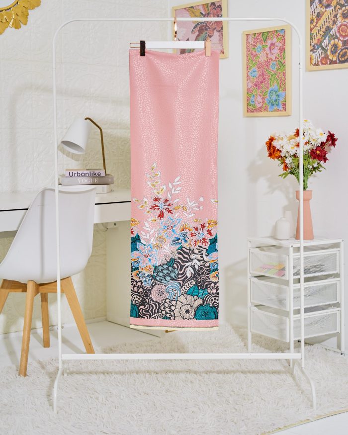 Kain Pasang Satin Silk Jacquard Bayu - Flamingo Peach