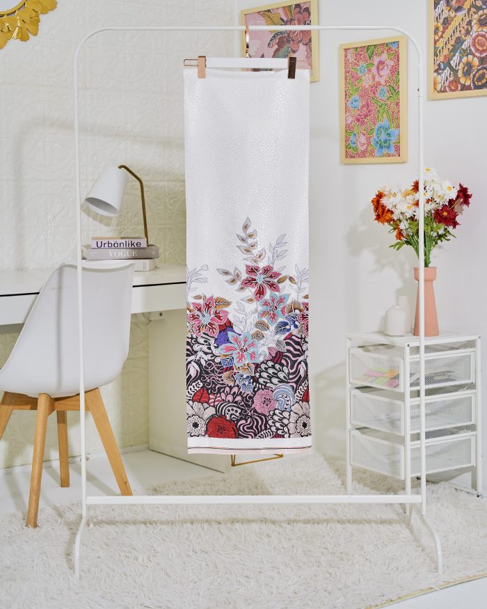 Kain Pasang Satin Silk Jacquard Bayu - Pearl White
