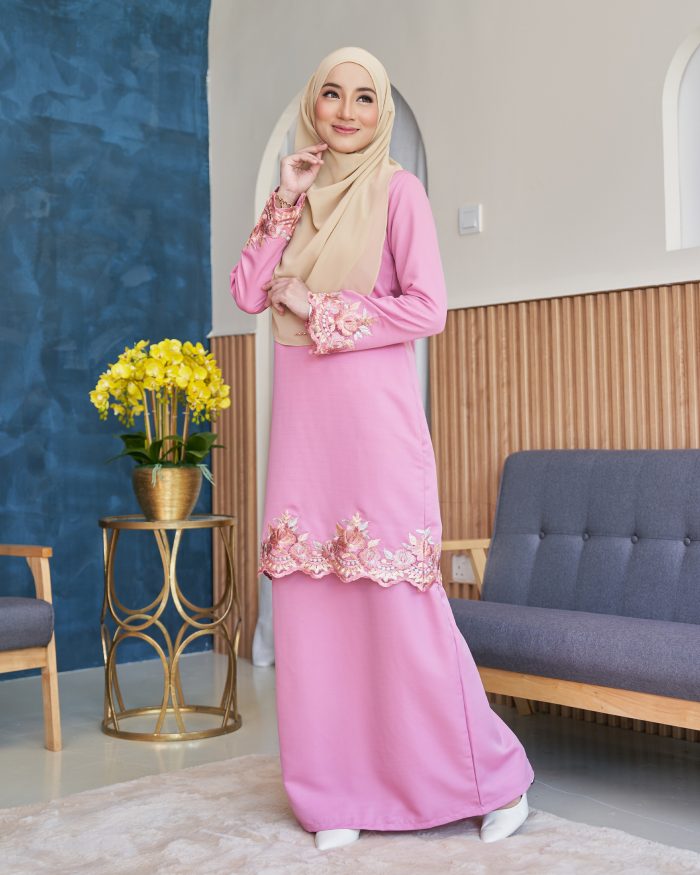 Baju Kurung Lace Safaira - Carnation Pink