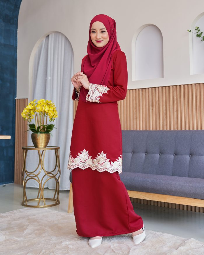 Baju Kurung Lace Safaira - Chilli Red