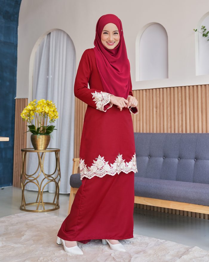 Baju Kurung Lace Safaira - Chilli Red - Image 2