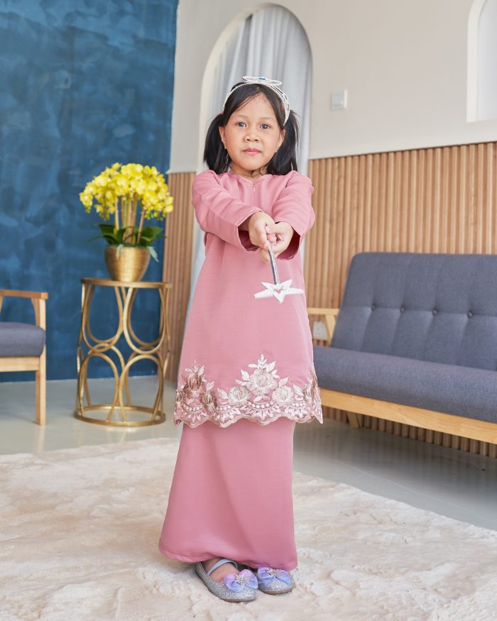 Baju Kurung Lace Safaira Kids - Taffy Pink - Image 3