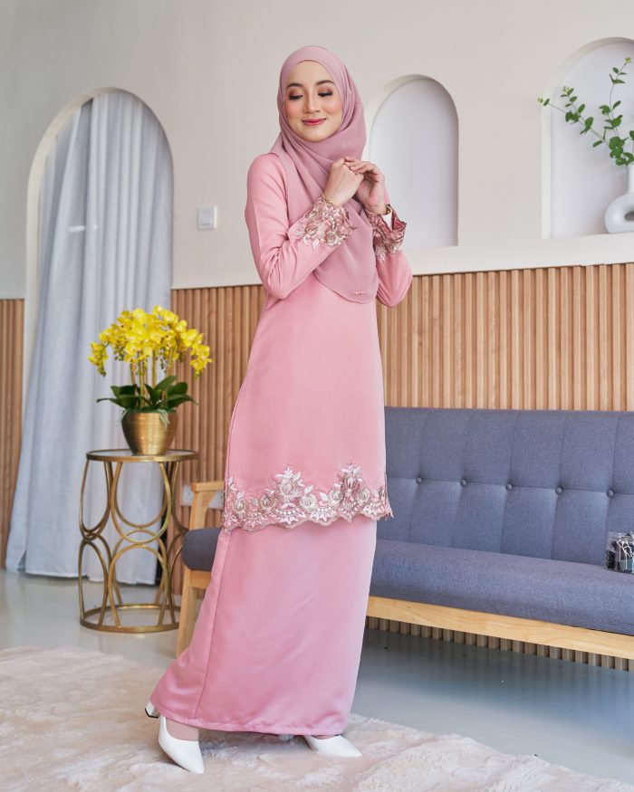 Baju Kurung Lace Safaira - Taffy Pink - Image 4