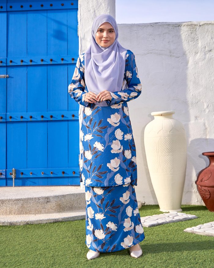 Baju Kurung Pahang Laura Printed 10.0 - Aegean Carnation - Image 3