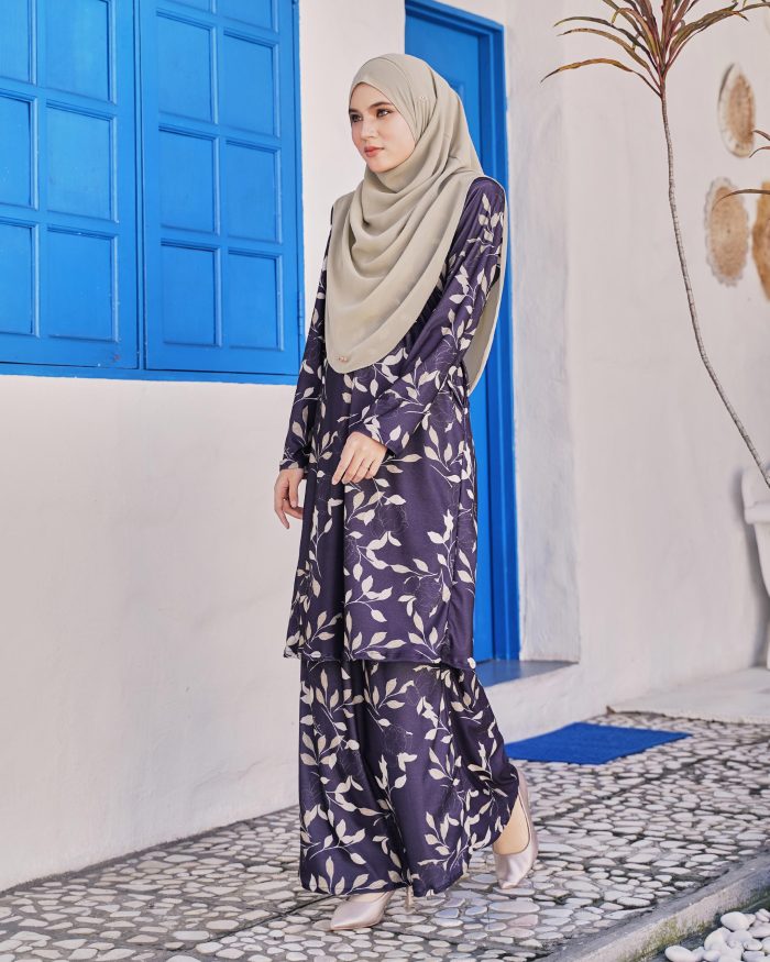Baju Kurung Pahang Laura Printed 10.0 - Black Rose - Image 2