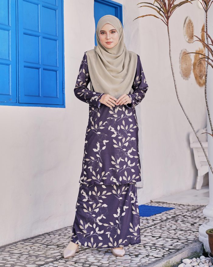 Baju Kurung Pahang Laura Printed 10.0 - Black Rose - Image 4