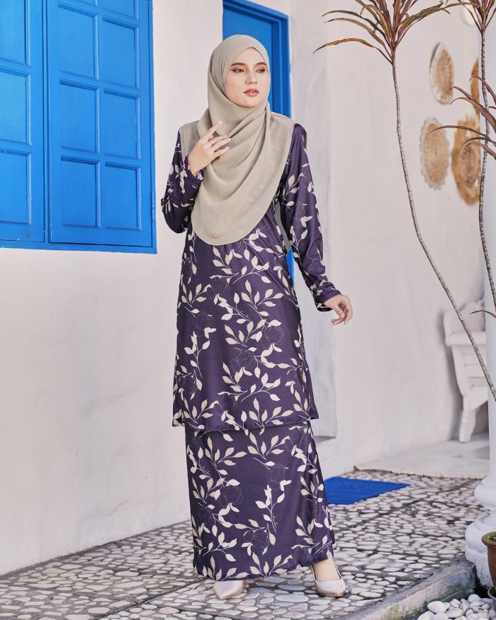 Baju Kurung Pahang Laura Printed 10.0 - Black Rose - Image 3