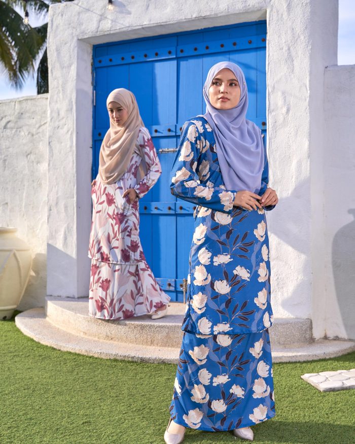 Baju Kurung Pahang Laura Printed 10.0 - Aegean Carnation - Image 5