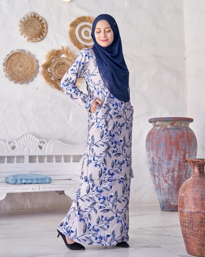 Baju Kurung Pahang Laura Printed 9.0 - Gray Bluebell - Image 2