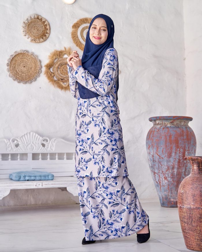 Baju Kurung Pahang Laura Printed 9.0 - Gray Bluebell - Image 3