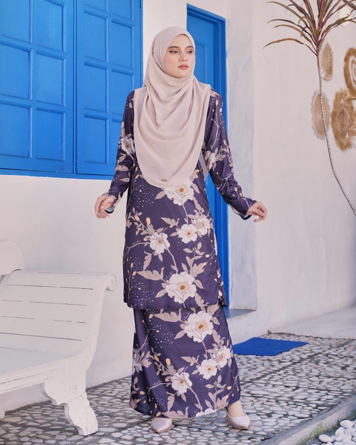 Baju Kurung Pahang Laura Printed 10.0 - Midnight Narcissus - Image 2