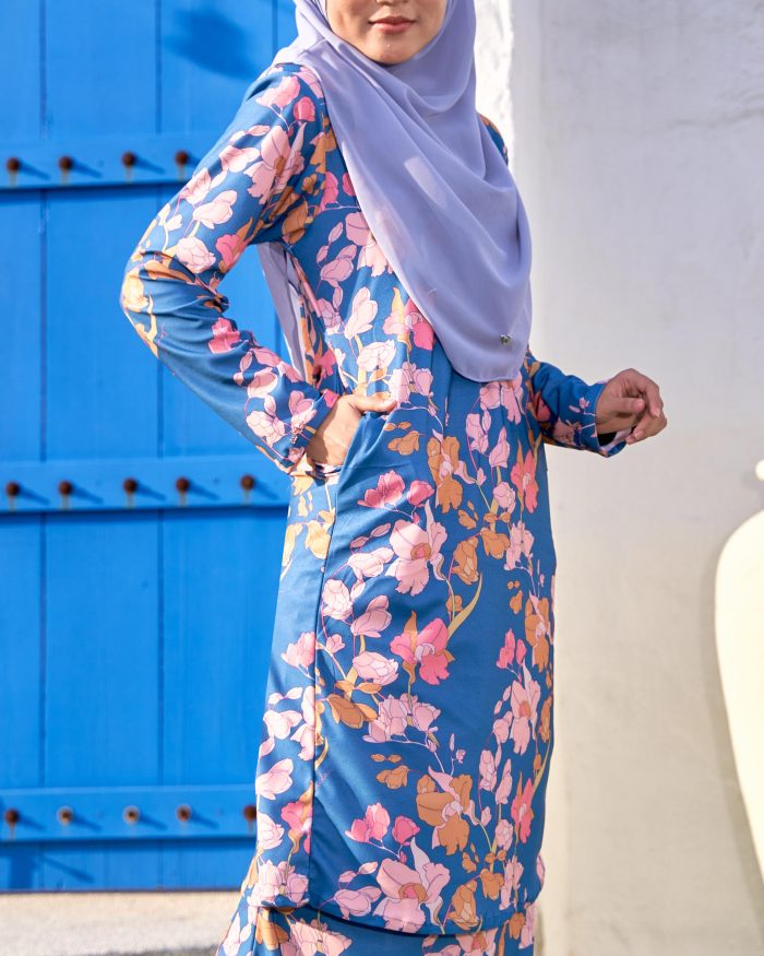 Baju Kurung Pahang Laura Printed 10.0 - Ocean Blossom - Image 4
