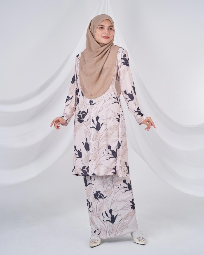 Baju Kurung Pahang Laura Printed 10.0 - Peony Beige