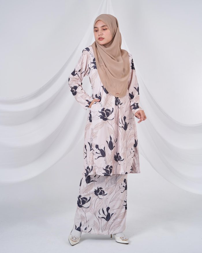 Baju Kurung Pahang Laura Printed 10.0 - Peony Beige - Image 2