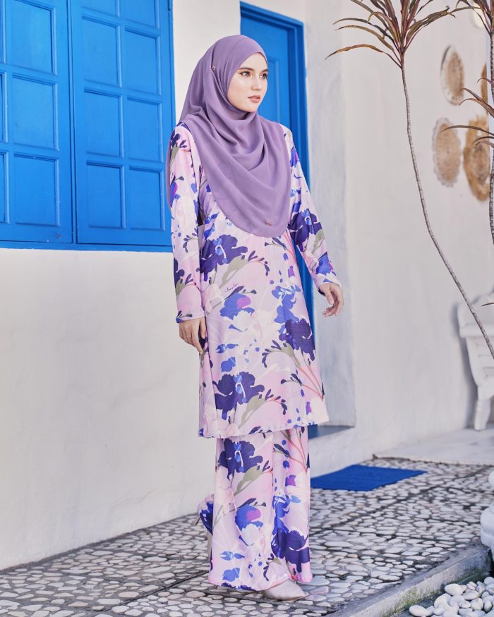 Baju Kurung Pahang Laura Printed 10.0 - Popover Violet - Image 3