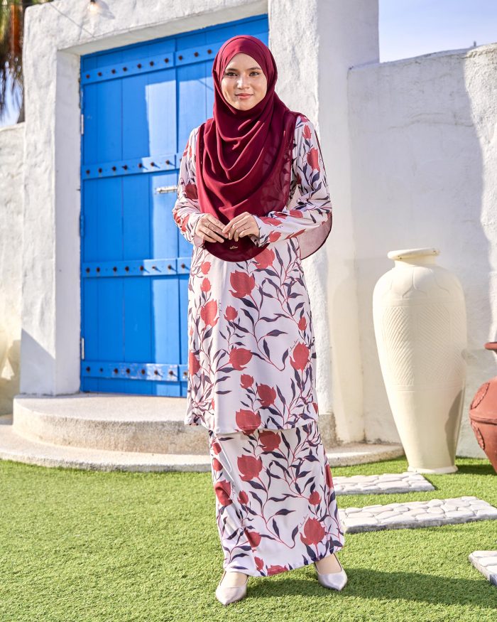 Baju Kurung Pahang Laura Printed 10.0 - Red Rose - Image 2
