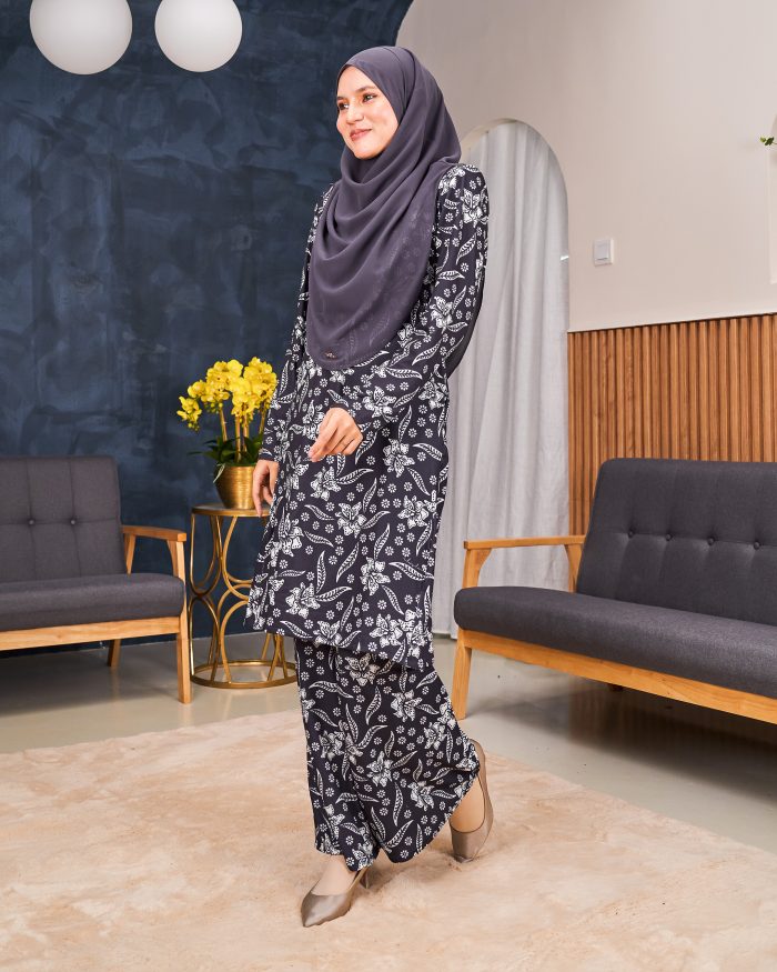 Baju Kurung Pahang Laura Printed 11.0 - Abstract Black - Image 2