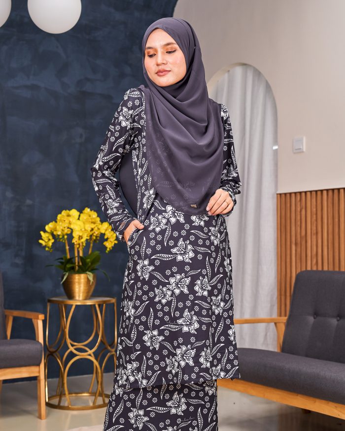 Baju Kurung Pahang Laura Printed 11.0 - Abstract Black - Image 5