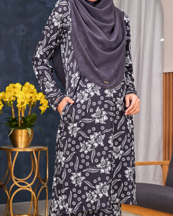 Baju Kurung Pahang Laura Printed 11.0 - Abstract Black - Image 6