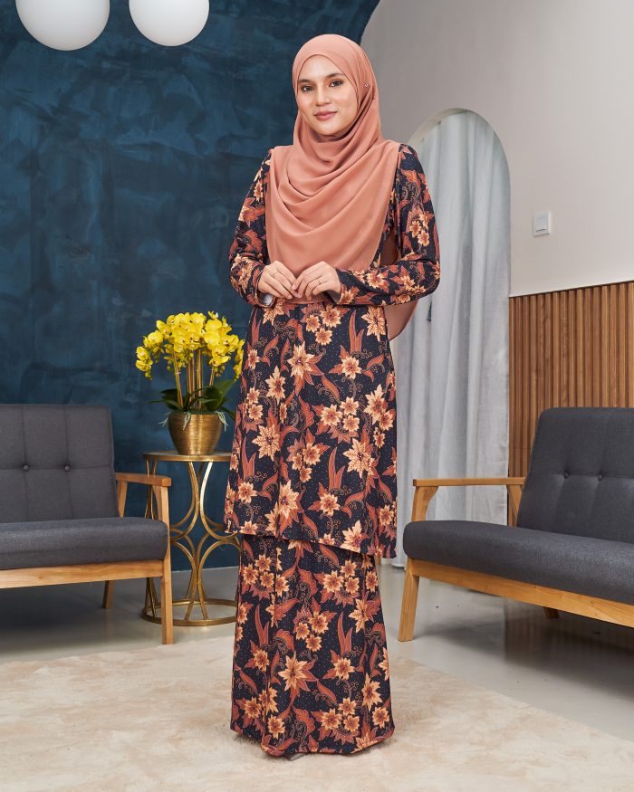 Baju Kurung Pahang Laura Printed 11.0 - Akasia Black - Image 4