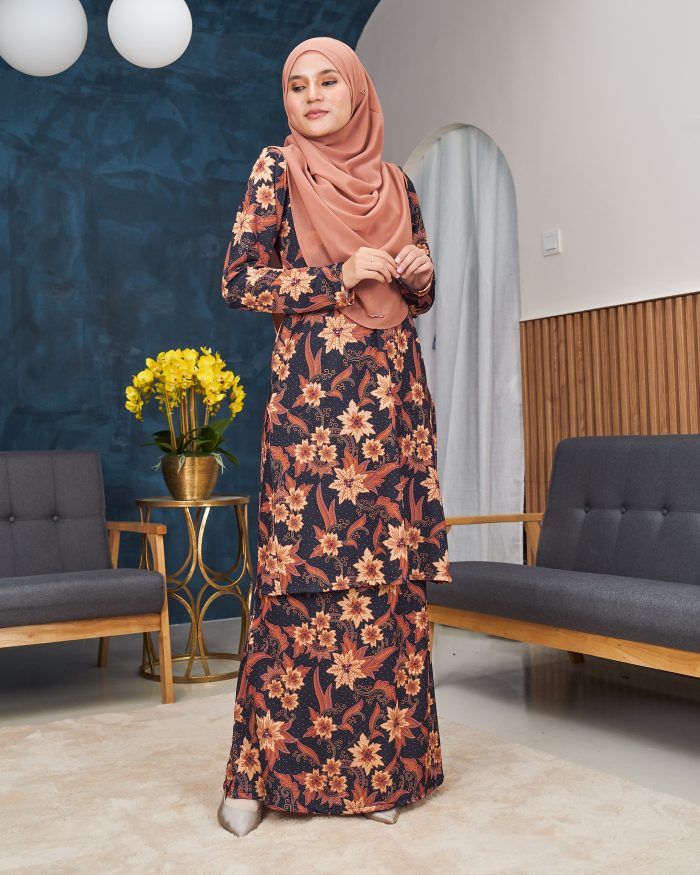 Baju Kurung Pahang Laura Printed 11.0 - Akasia Black - Image 3