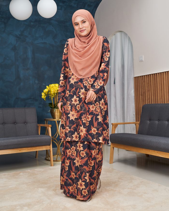 Baju Kurung Pahang Laura Printed 11.0 - Akasia Black - Image 2