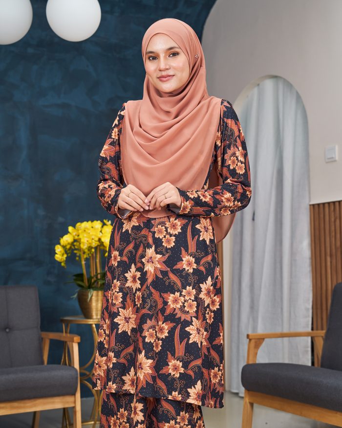 Baju Kurung Pahang Laura Printed 11.0 - Akasia Black - Image 6