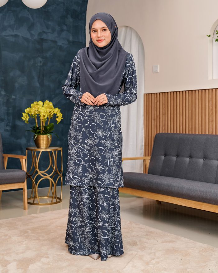 Baju Kurung Pahang Laura Printed 11.0 - Ayana Grey - Image 2