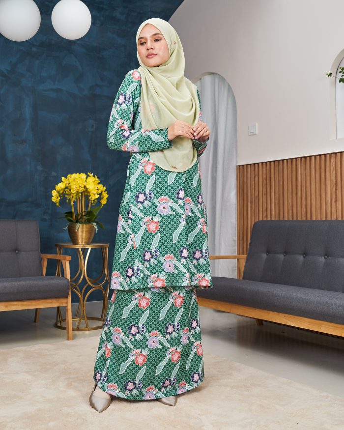 Baju Kurung Pahang Laura Printed 11.0 - Betawi Green - Image 3