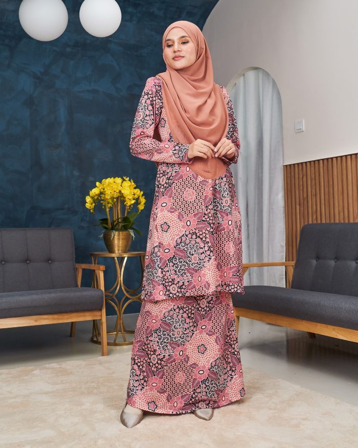 Baju Kurung Pahang Laura Printed 11.0 - Charming Pink - Image 3