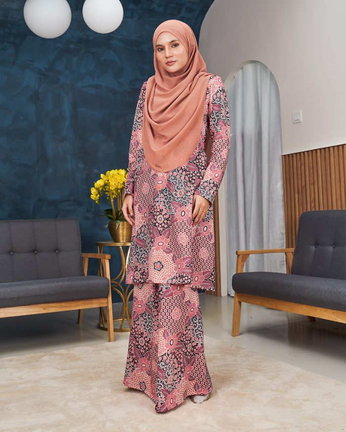 Baju Kurung Pahang Laura Printed 11.0 - Charming Pink - Image 2