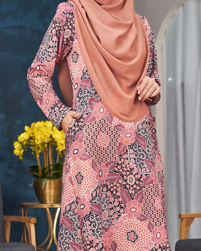 Baju Kurung Pahang Laura Printed 11.0 - Charming Pink - Image 5