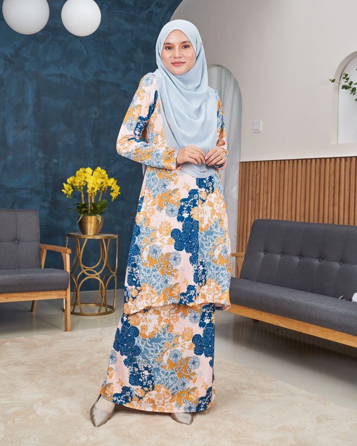 Baju Kurung Pahang Laura Printed 11.0 - Kailyn Blue - Image 3
