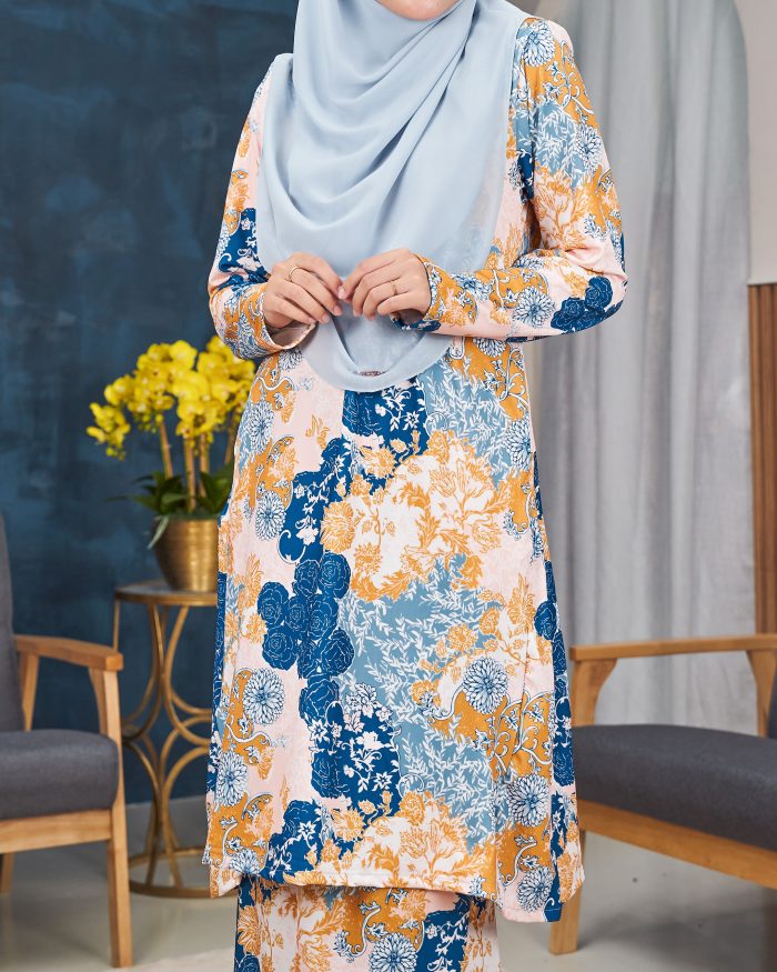 Baju Kurung Pahang Laura Printed 11.0 - Kailyn Blue - Image 4