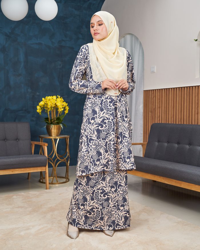 Baju Kurung Pahang Laura Printed 11.0 - Seri Grey - Image 3