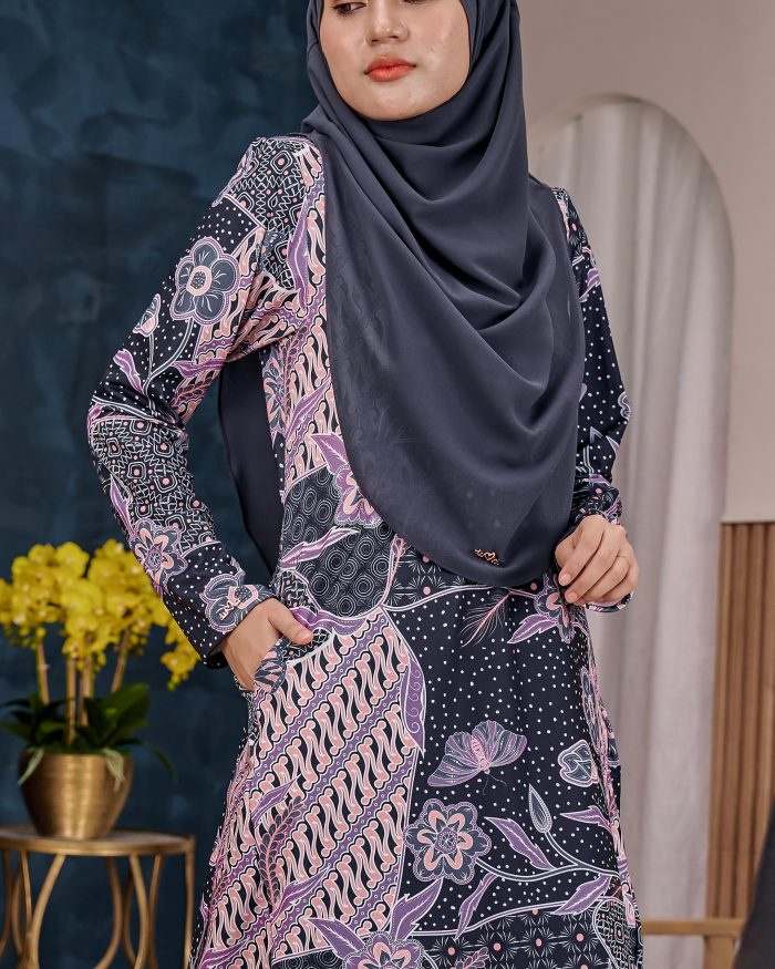 Baju Kurung Pahang Laura Printed 11.0 - Suria Lavender - Image 4