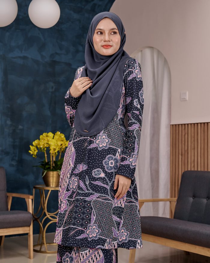 Baju Kurung Pahang Laura Printed 11.0 - Suria Lavender - Image 3