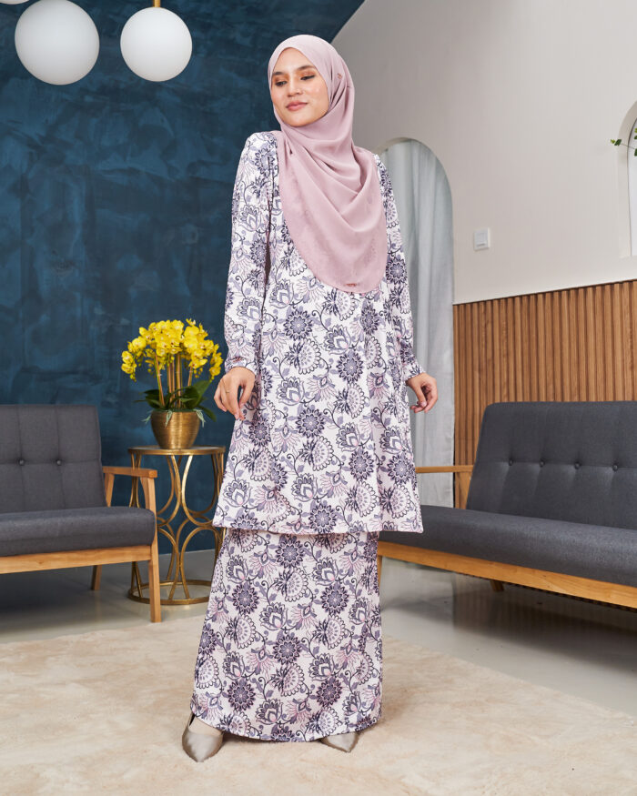 Baju Kurung Pahang Laura Printed 11.0 - White Floral - Image 3