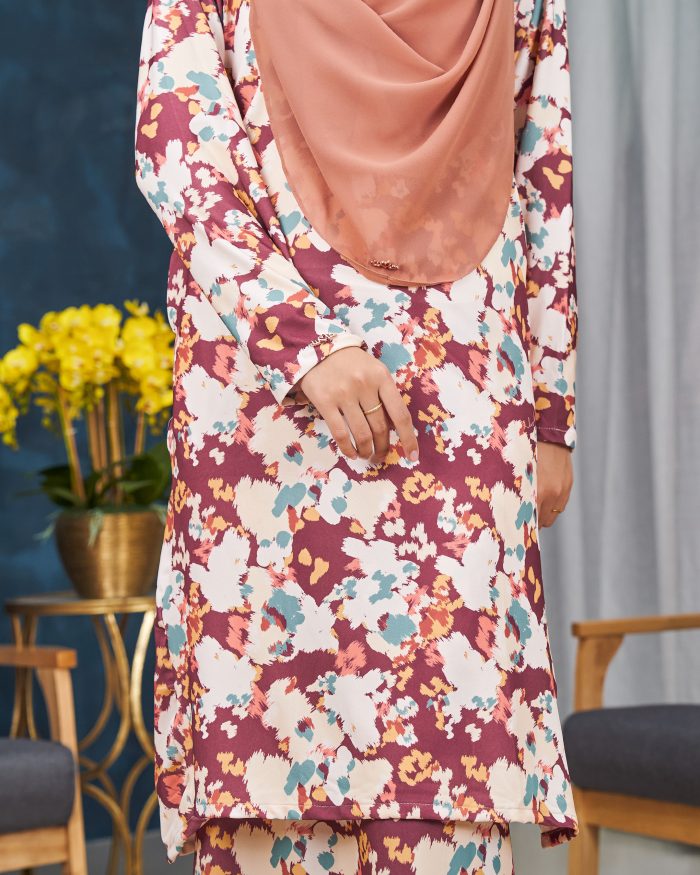 Baju Kurung Pahang Laura Printed 11.0 - Winter Ruby - Image 5