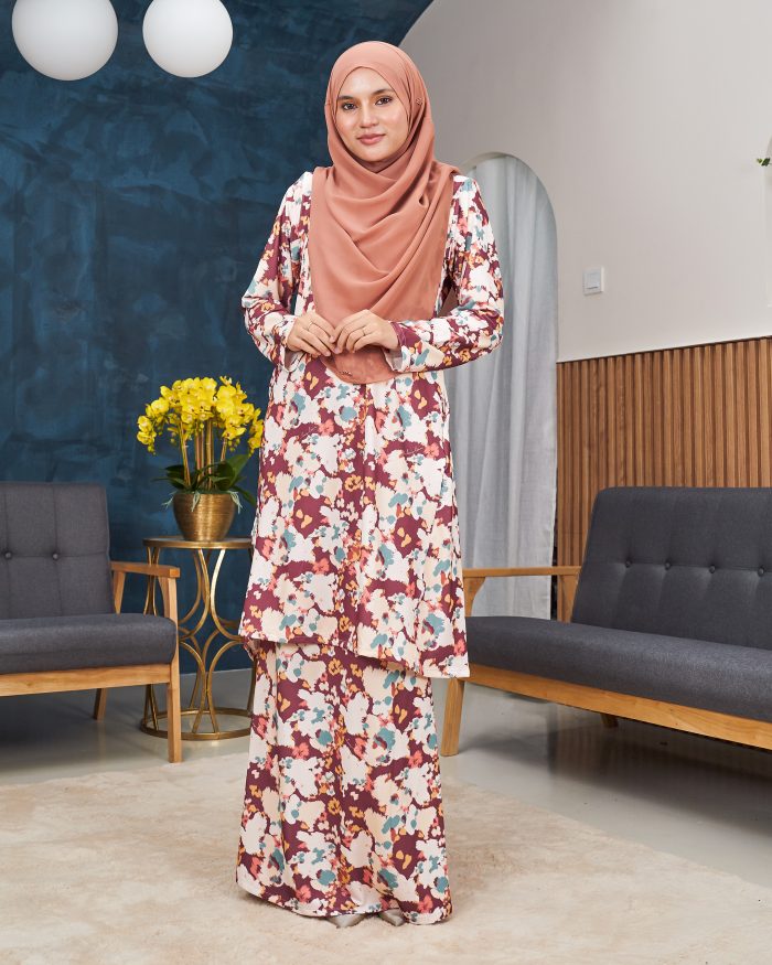 Baju Kurung Pahang Laura Printed 11.0 - Winter Ruby - Image 4