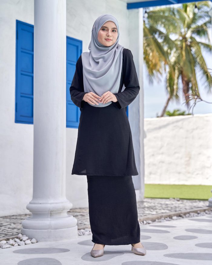 Baju Kurung Pahang Sara - Black - Image 3