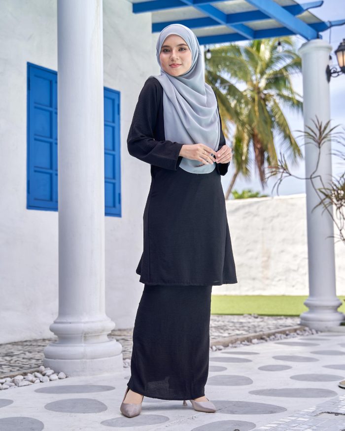 Baju Kurung Pahang Sara - Black - Image 2