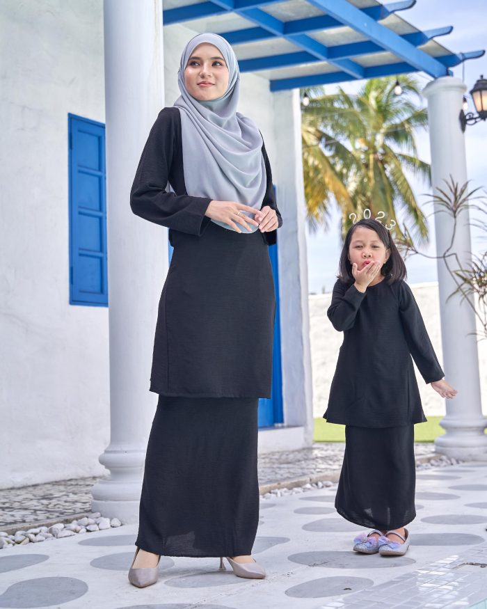 Baju Kurung Pahang Sara - Black - Image 5