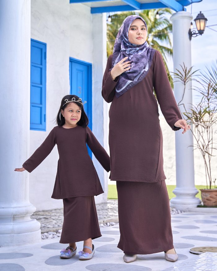 Baju Kurung Pahang Sara Kids - Dark Umber - Image 4